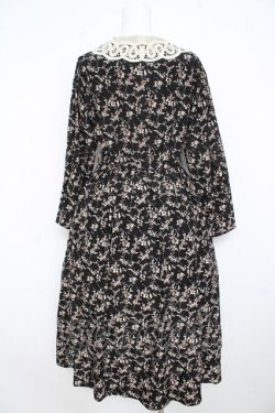 画像2: an another angelus / レース衿カシュクール花柄ワンピース  黒 Y-26-02-23-194-CA-OP-SZ-ZY