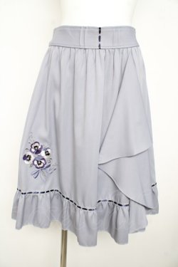 画像1: axes femme POETIQUE / パンジー刺繍ラッフルスカート  サックス Y-26-02-23-216-AX-SK-SZ-ZY