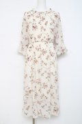 axes femme / 細プリーツ花柄ワンピース  生成り Y-26-02-27-106-AX-OP-SZ-ZY