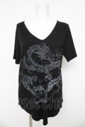 Ozz Croce / 龍プリントVネックトップス  黒 Y-26-03-03-077-OO-TO-SZ-ZY