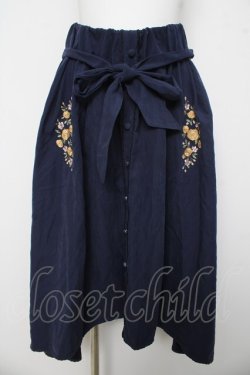 画像1: axes femme / 刺繍入イレヘムスカート  紺 Y-26-03-03-143-AX-SK-SZ-ZY