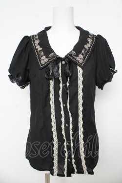 画像1: axes femme POETIQUE / リボン刺繍襟半袖ブラウス  黒 Y-26-03-03-026-AX-BL-SZ-ZY