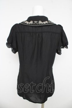 画像2: axes femme POETIQUE / リボン刺繍襟半袖ブラウス  黒 Y-26-03-03-026-AX-BL-SZ-ZY