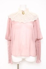 画像1: axes femme NOSTALGIE / レース襟付シフォンブラウス F ピンク Y-26-03-06-078-AX-BL-SZ-ZI (1)
