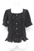 axes femme NOSTALGIE / フロントフリルブラウス  黒 Y-26-03-06-085-AX-BL-SZ-ZY