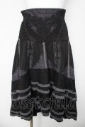 Ozz On / ウエスト刺繍レースフィッシュテールスカート  黒 Y-26-03-06-251-OO-SK-SZ-ZY