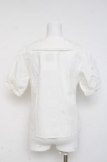 画像2: Fi.n.t  / コットンレース使いビッグカラーブラウス F ホワイト Y-26-03-09-107-LO-BL-SZ-ZY (2)