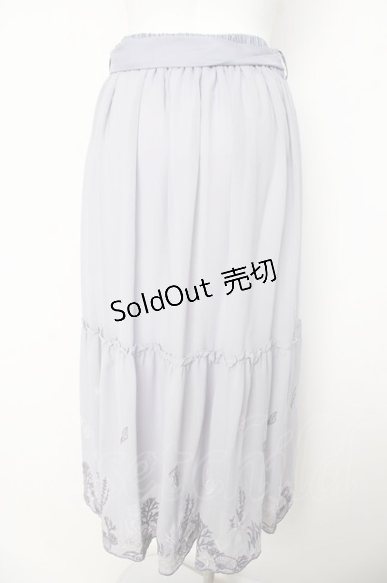 画像2: axes femme / マリンフラワー裾刺繍スカート F サックス Y-26-03-11-113-AX-SK-SZ-ZS (2)