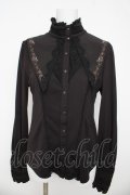 Ozz oneste / 薔薇刺繍立ち襟ブラウス  黒 Y-26-03-13-063-OO-BL-SZ-ZY