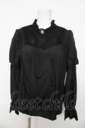 axes femme kawaii / パールブローチ付ブラウス M 黒 Y-26-03-13-011-AX-BL-SZ-ZY