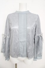 画像1: axes femme POETIQUE / リボン付レース姫袖ブラウス M グレー Y-26-03-13-020-AX-BL-SZ-ZS (1)