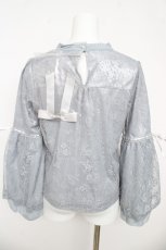 画像2: axes femme POETIQUE / リボン付レース姫袖ブラウス M グレー Y-26-03-13-020-AX-BL-SZ-ZS (2)