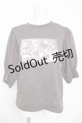axes femme POETIQUE / おかしなお茶会パフ袖Tシャツ M チャコール Y-26-03-13-021-AX-TO-SZ-ZY