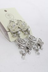 画像2: axes femme / ローズ×パールイヤリング  シルバー Y-26-03-16-003-AX-AC-SZ-ZY (2)