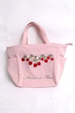 画像1: Maison de FLEUR / いちご刺繍サイドポケットトートバッグ F ピンク Y-26-03-16-046-LO-BG-SZ-ZY