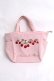 画像1: Maison de FLEUR / いちご刺繍サイドポケットトートバッグ F ピンク Y-26-03-16-046-LO-BG-SZ-ZY (1)