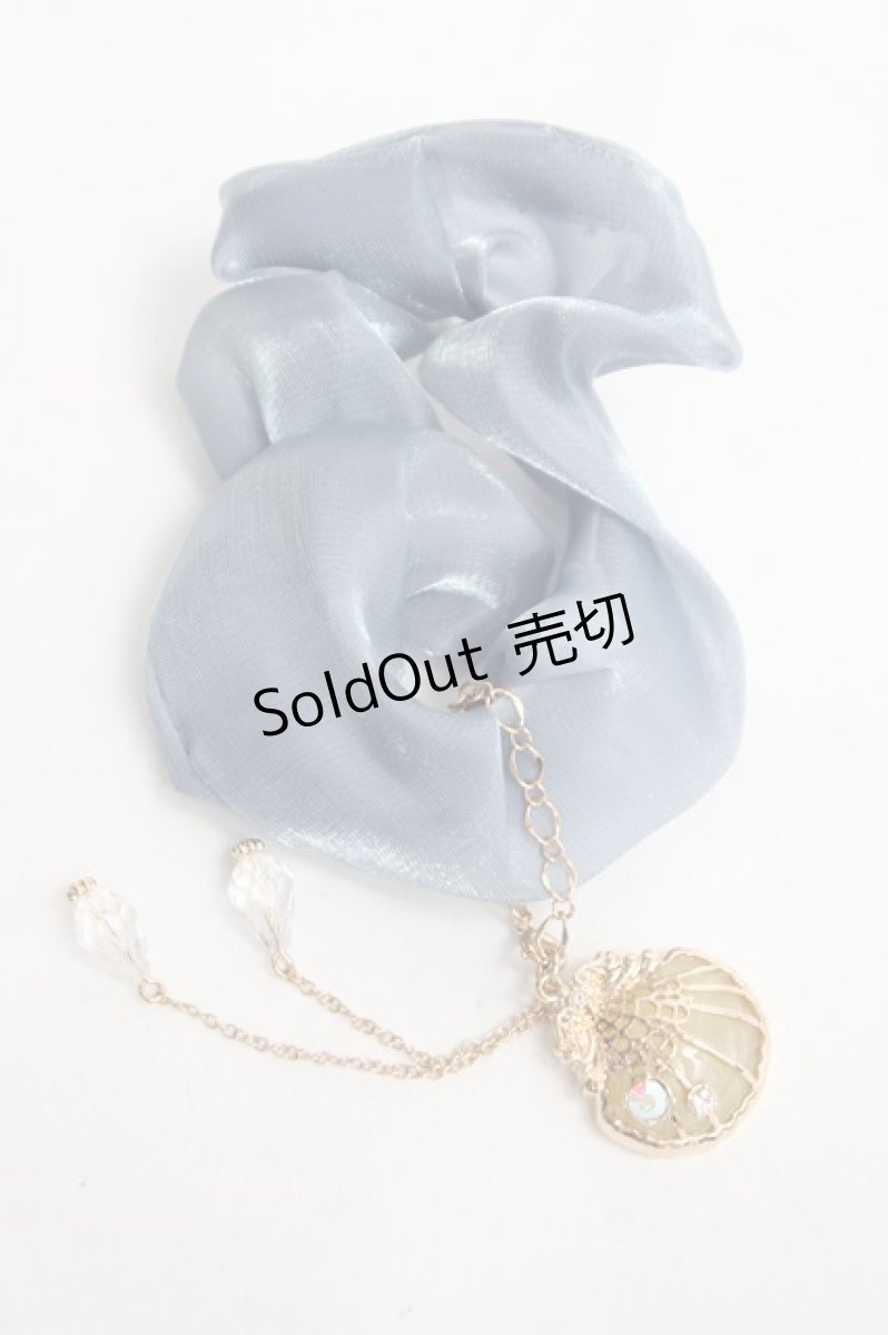 画像1: axes femme / チャーム付きシュシュ  サックス Y-26-03-16-017-AX-ZA-SZ-ZY (1)