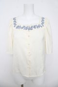 an another angelus / スクエアネックアンティークローズ刺繍ブラウス F アイボリー Y-26-03-18-074-CA-BL-SZ-ZY