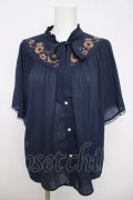 axes femme / ひまわり刺繍楊柳ブラウス M 紺 Y-26-03-18-011-AX-BL-SZ-ZY