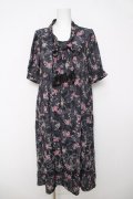 axes femme / ローズレース柄ボータイワンピース F 黒 Y-26-03-18-115-AX-OP-SZ-ZY