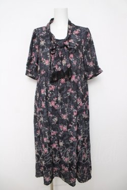 画像1: axes femme / ローズレース柄ボータイワンピース F 黒 Y-26-03-18-115-AX-OP-SZ-ZY