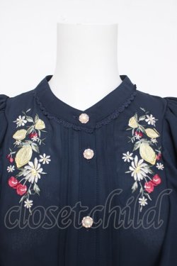 画像3: axes femme / ミックスフルーツ刺繍ブラウス F 紺 Y-26-03-18-012-AX-BL-SZ-ZY