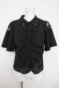 axes femme / ギャザーカケルフレアスリーブブラウス  黒 Y-26-03-18-019-AX-BL-SZ-ZY