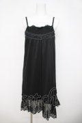 axes femme / 裾刺繍入りプリーツインナーワンピース M 黒 Y-26-03-21-009-AX-OP-SZ-ZY