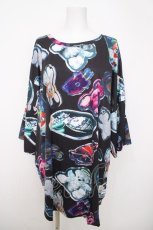 画像1: TRAVAS TOKYO / アクリルキー総柄ラウンドビックTシャツ  黒 Y-26-03-22-032-PU-TO-SZ-ZY (1)