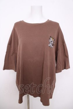 画像1: NieR Clothing / ワッペン付きTシャツ  ブラウン Y-26-03-22-034-PU-TO-SZ-ZY