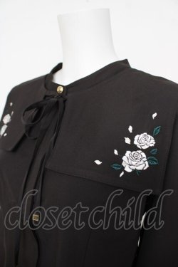 画像3: axes femme / 薔薇刺繍付け襟セットブラウス  黒 Y-26-03-24-044-AX-BL-SZ-ZY