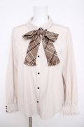 axes femme / リボンタイ付プチフリルブラウス  生成り Y-26-03-24-049-AX-BL-SZ-ZY