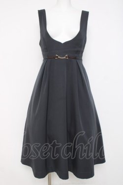 画像1: F i.n.t / チェーンビット使いディープVネックジャンパースカート F グレイ Y-26-03-26-078-CA-OP-SZ-ZY