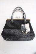 axes femme / 薔薇型押しがま口バッグ  黒 Y-26-03-26-027-AX-BG-SZ-ZY