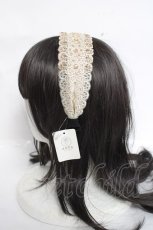 画像2: axes femme / ビジュー付きレースカチューシャ  ベージュ Y-26-03-26-033-AX-ZA-SZ-ZT006 (2)