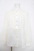axes femme / チュールフリルハイネックブラウス F 白 Y-26-03-28-006-AX-BL-SZ-ZY