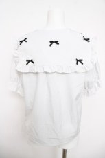画像2: axes femme POETIQUE / プチリボンビッグ襟ブラウス  白 Y-26-03-30-006-AX-BL-SZ-ZS (2)