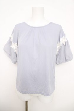 画像1: axes femme / フラワーレースパフ袖リブプルオーバー F サックス Y-26-03-30-030-AX-TO-SZ-ZY