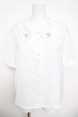 画像1: Fi.n.t / リトルローズ刺繍カットワーク衿ブラウス F ホワイトブルー Y-26-03-30-044-CA-BL-SZ-ZY