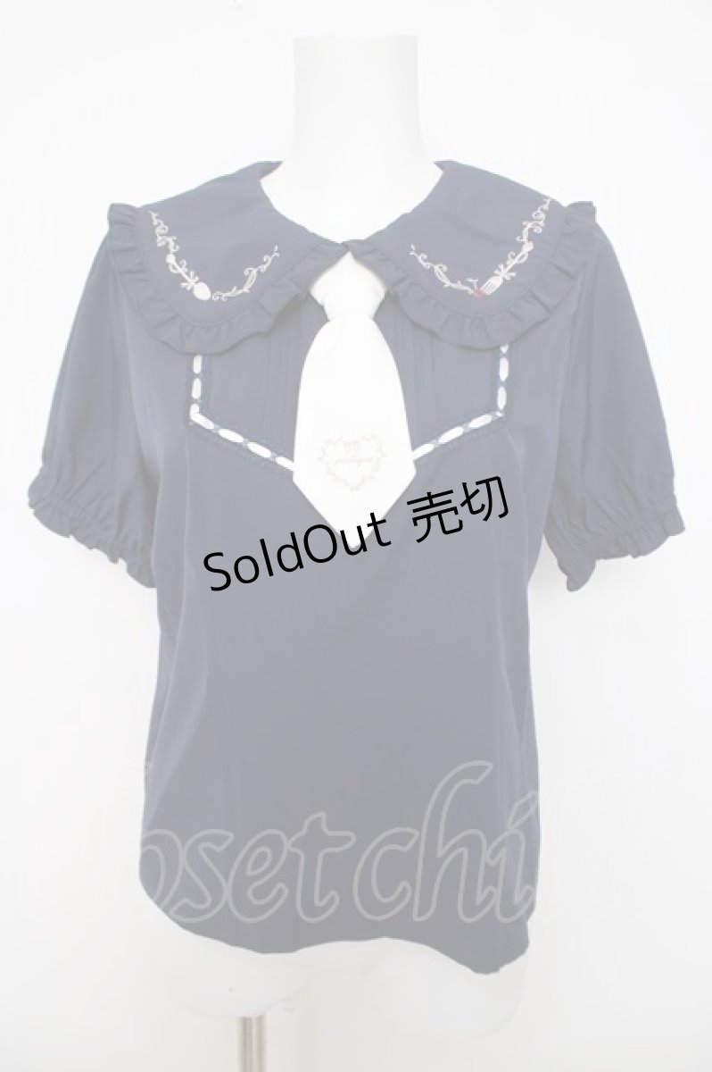 画像1: axes femme POETIQUE / レトロ喫茶刺繍パフ袖ブラウス  ネイビー Y-26-04-01-060-AX-BL-SZ-ZY (1)