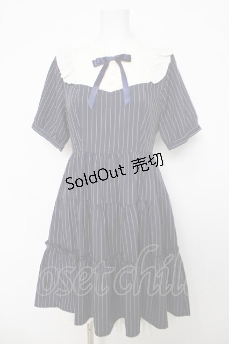 画像1: axes femme / リボンブローチティアードワンピース F 紺 Y-26-04-01-132-AX-OP-SZ-ZS (1)