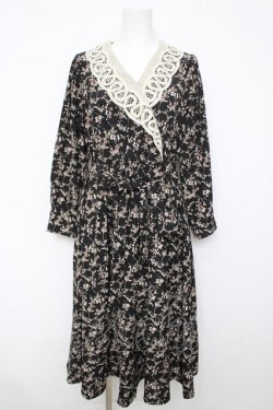 画像1: an another angelus / レース衿カシュクール花柄ワンピース  黒 Y-26-04-03-122-CA-OP-SZ-ZY