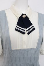 画像2: axes femme / タイ付重ね着風ストライプワンピース  サックス Y-26-04-05-082-AX-OP-SZ-ZY (2)
