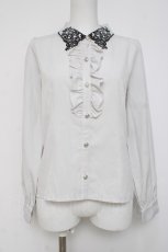 画像1: NIBBLE POISON / ゴシックバタフライ刺繍ブラウス  グレー Y-26-04-09-047-PU-BL-AS-ZI (1)