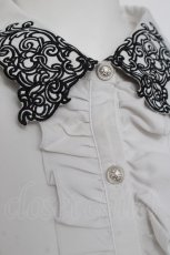 画像3: NIBBLE POISON / ゴシックバタフライ刺繍ブラウス  グレー Y-26-04-09-047-PU-BL-AS-ZI (3)