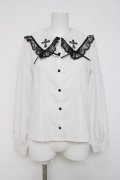 NIBBLE POISON / クロス刺繍ビッグ襟ブラウス  白 Y-26-04-09-048-PU-BL-AS-ZY