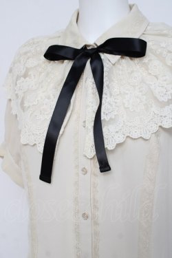 画像3: axes femme / レースケープリボン付き半袖ブラウス  生成り Y-26-04-09-051-AX-BL-SZ-ZY