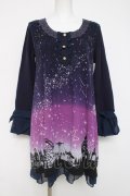 axes femme / 星座グラデ柄カットチュニック  紺 Y-26-04-09-061-AX-OP-AS-ZY