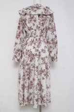 画像2: evelyn / 花柄シャーリングワンピース  シロ×ブラウン Y-26-04-09-110-LO-OP-SZ-ZS (2)