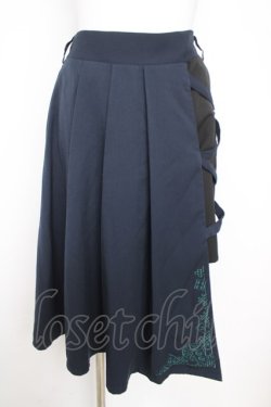 画像1: axes femme POETIQUE / クロスベルト麻雀刺繍スカート  紺 Y-26-04-09-137-AX-SK-AS-ZY